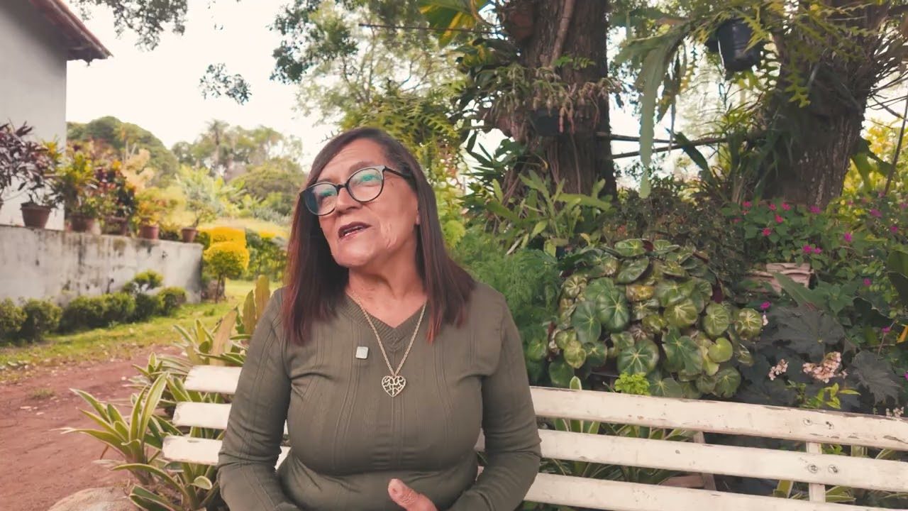 Cena de Dedo de Prosa: moradora do Laranjal em depoimento